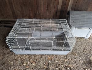 Large rabbit cage excellent condition 
