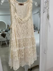 Lace dress/ top size 10/12. Pick up Robina