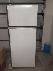 Westinghouse top mount fridge/freezer