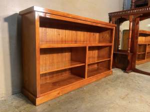 Excellent quality solid wood low line bookcase & 3 shelves adjustable