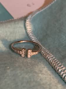 Tiffany and Co T-wire white gold diamond ring