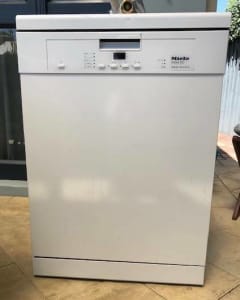 Miele Active SC White Free Standing Dishwasher in excellent condition