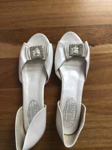 Womens Wedding size 9 shoes Benelli brand cream colour good condition