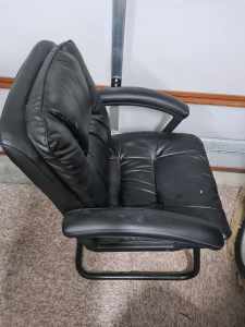 4 oomfortable Office chairs