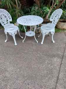 OUTDOOR ALUMINIUM TABLE AND CHAIRS