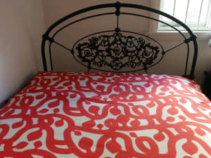 Red/white swirl polyester fleece double blanket/bedspread or cover,VGC