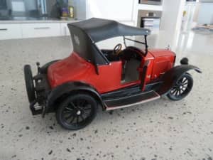 SIGNATURE MODELS 1920 CLEVELAND ROADSTER DIE CAST AND PLASTIC