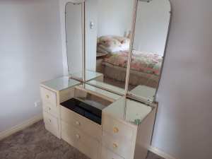 Retro dressing table, from the 60s, great mirrors.