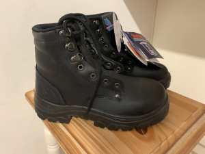New steel blue steel cap, boots, size 5,safety boot