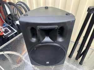 SKYTEC 300W DJ/PA speaker & tripod stand