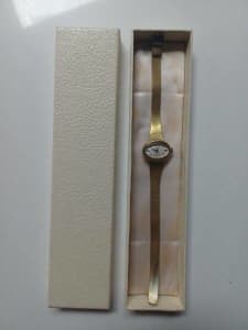 Ladies HOLDSWORTH gold watch, gold mesh link band, not working atm