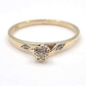9ct Yellow Gold Diamond Ring Size O