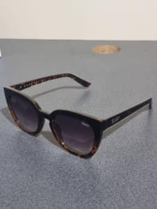 QUAY Noosa 125 Womens Cat Eye Sunglasses - USED