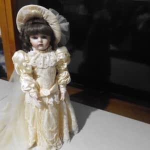 STUNNING BABE BRU BRIDE DOLL BY FRANKLIN MINT FAIR REASONABLE OFFERS.
