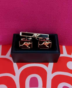 Vintage Imitation Jewellery HK Black Kangaroo Cufflinks & Tie Clip