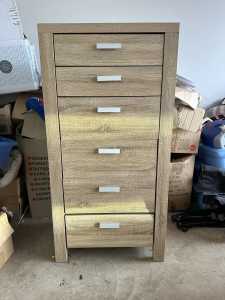 Chest of drawers, oak coloured grey handles