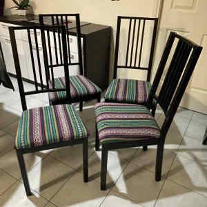 4x Ikea chairs, with 2 cover options. Very good condition.