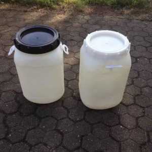 Plastic Screw Top Containers / Feed Bin