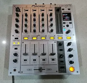 PIONEER DJM 700 S Dj Mixer (Refurbished)
