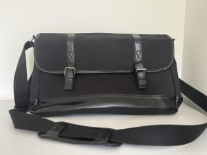Blaq Messenger bag/laptop bag