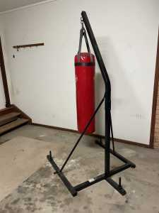 Boxing bag stand and boxing bag