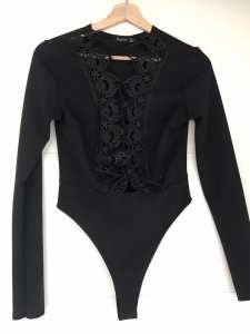 🌺 Black Stretchy BOOHOO Lace Bodysuit $10 Size 8. In as new condition