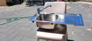 Stainless steel kitchen sink 