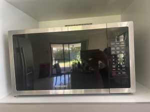 Samsung 32L Microwave, in great condition