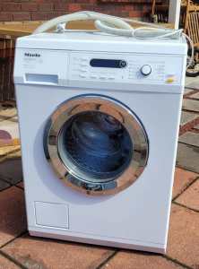 Miele W5873 Washing Machine 8kg Used condition - needs a new motor