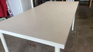 White Table With Detachable Legs