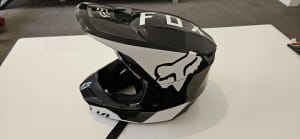 Fox V1 motorbike helmet (M)
