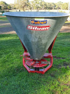 Half tonne Spreader in excellent condition SOLD PENDING PICK UP