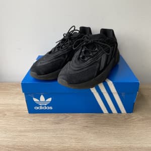 Adidas Originals Ozelia (Core Black/Core Black/Carbon, Size 10.5 US)