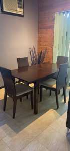 Extendable dining table and chairs EUC