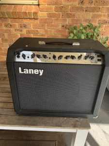 LANEY LC30 AMPLIFIER
