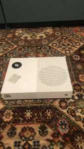 xbox one S DIGITAL-1Tb ( includes cables,controller & headset)