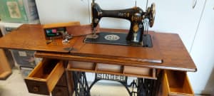 Antique Singer Sewing TREADLE mch as attachments Y5035596