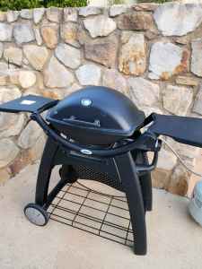 Weber Q 2200 Bbq with trolley