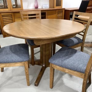 TB72 - Extendable Tassie Oak Dining Table