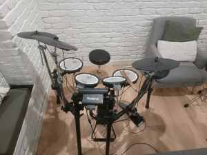 Roland TD-4 Electric Drum Kit with Amp