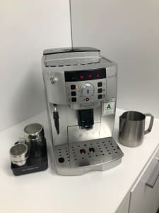 DeLonghi ECAM22.110SB Magnifica Automatic Coffee and Cappuccino Maker 