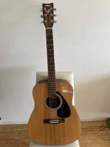 Acoustic Guitar Yamaha 310P