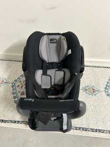 Britax Baby capsule car seat/ birth to 12months