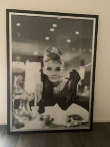 Large Audrey Hepburn Breakfast at Tiffany’s glass framed Wall Canvas