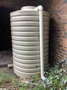 Water tank 2000 litre Clark with fittings