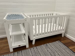 Boori Turin Cot with mattress (change table has been sold)