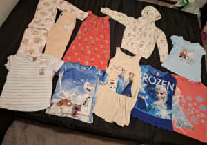 Frozen clothes bundle
Size 7-8
11 items 