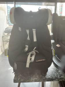 BRITAX Safe-n-Sound Baby Car Seat