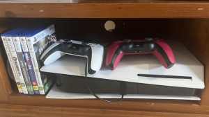 PS5 / 5 Games / 2 Controllers