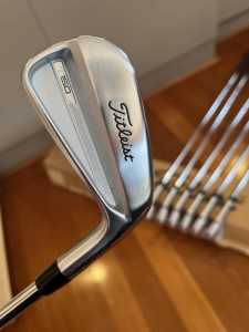 Titleist T150 irons 4-PW in excellent condition